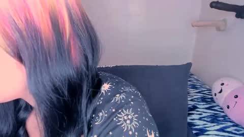 Snapshot of xocurvyrae chatting on 02.24.25 Rae online show from 02.24.25