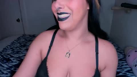 Snapshot of xocurvyrae chatting on 03.09.25 Rae online show from 03.09.25