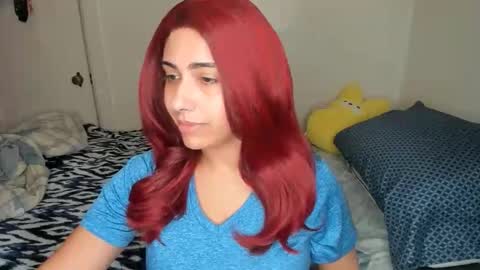 Snapshot of xocurvyrae chatting on 04.02.26 Rae online show from 04.02.26