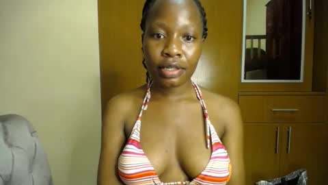 Snapshot of xoxo_booty chatting on 12.04.25 Xoxo online show from 12.04.25