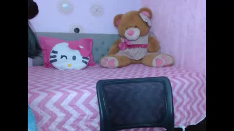 Snapshot of xoxo_melany chatting on 11.25.25 melany online show from 11.25.25