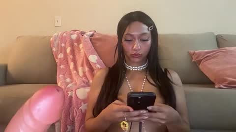 Snapshot of xoxomia444 chatting on 05.24.26 mia online show from 05.24.26