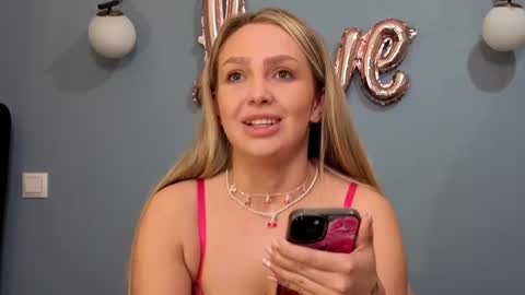 Snapshot of xsexycouples chatting on 03.07.25 AnnaMaee online show from 03.07.25