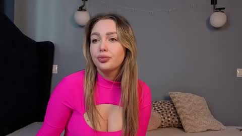 AnnaMaee online show from 03.06.26