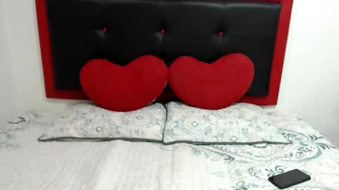 Snapshot of xshopyx chatting on 12.20.24 xshopyx online show from 12.20.24