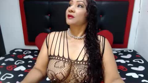 Snapshot of xshopyx chatting on 11.23.25 xshopyx online show from 11.23.25