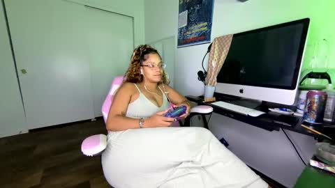 xStarGazingx online show from 09.15.25