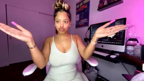 xStarGazingx online show from 09.15.25