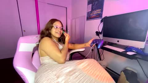 xStarGazingx online show from 09.29.25