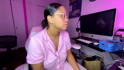 xStarGazingx online show from 10.05.25