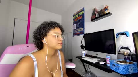 xStarGazingx online show from 10.08.25