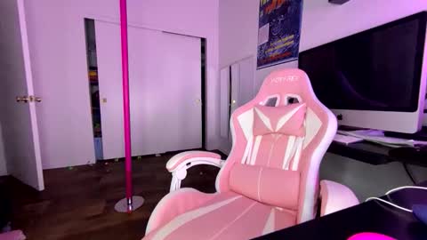 xStarGazingx online show from 01.08.26