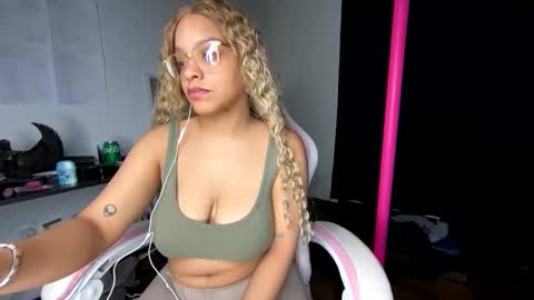 xStarGazingx online show from 05.13.26