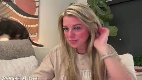 Snapshot of xstellabeex chatting on 12.02.24 xstellabeex online show from 12.02.24