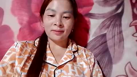 Snapshot of xuxulove00 chatting on 10.04.25 xuxulove00 online show from 10.04.25