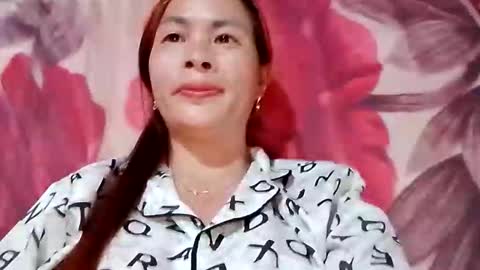 Snapshot of xuxulove00 chatting on 10.13.25 xuxulove00 online show from 10.13.25