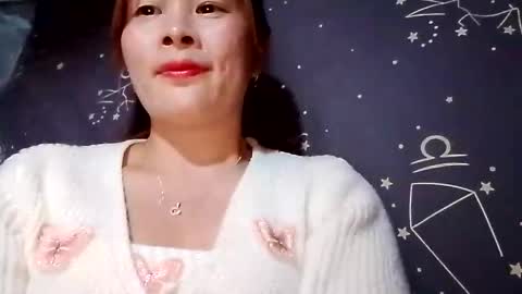 Snapshot of xuxulove00 chatting on 11.23.25 xuxulove00 online show from 11.23.25