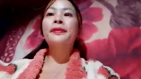 Snapshot of xuxulove00 chatting on 12.15.25 xuxulove00 online show from 12.15.25