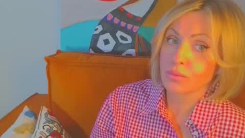 Snapshot of xvaleriax0 chatting on 02.25.26 xvaleriax0 online show from 02.25.26