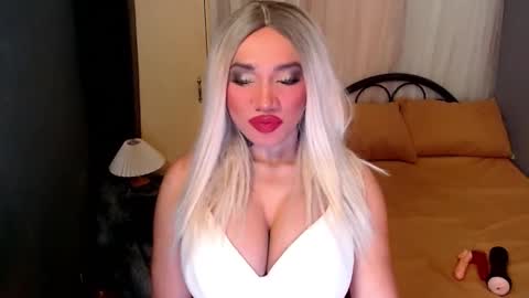 Snapshot of xxcinddyxx chatting on 09.18.25 cinddy online show from 09.18.25