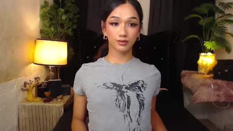 Snapshot of xxgoddessofsatisfactionxx chatting on 10.21.25 Sophie online show from 10.21.25