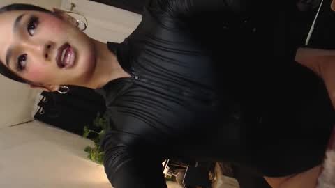 Snapshot of xxgoddessofsatisfactionxx chatting on 10.23.25 Sophie online show from 10.23.25