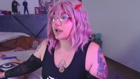 Snapshot of xxgreengoodxx chatting on 11.08.25 xxgreengoodxx online show from 11.08.25