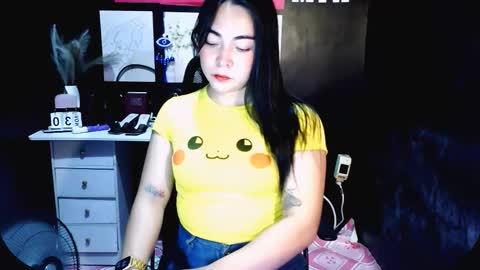 Snapshot of xxirene chatting on 12.01.25 xxirene online show from 12.01.25