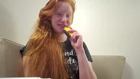 Snapshot of xxmariebliss chatting on 05.30.26 xxmariebliss online show from 05.30.26