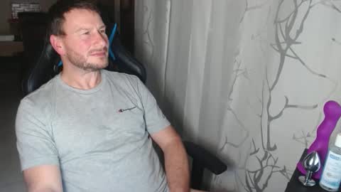 Snapshot of xxmettexx chatting on 12.15.24 xxmettexx online show from 12.15.24