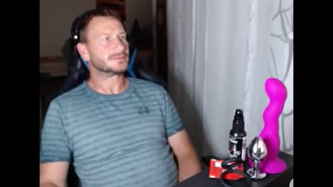 Snapshot of xxmettexx chatting on 09.13.25 xxmettexx online show from 09.13.25