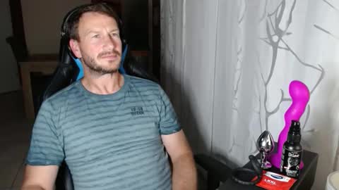 Snapshot of xxmettexx chatting on 09.18.25 xxmettexx online show from 09.18.25