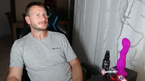 Snapshot of xxmettexx chatting on 09.28.25 xxmettexx online show from 09.28.25