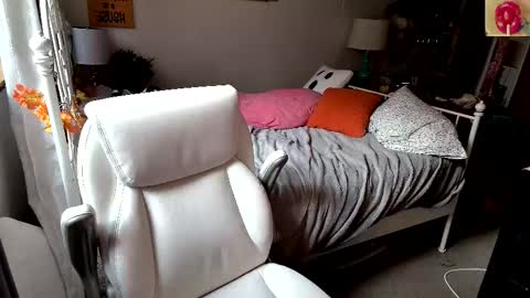 Strawberry Jane online show from 11.04.25