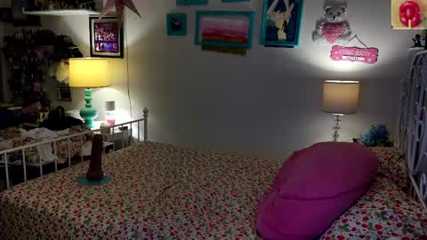 Strawberry Jane online show from 03.04.26