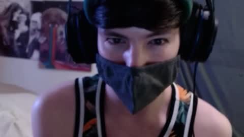 Snapshot of xxwhitefoxx chatting on 10.28.25 David Fox online show from 10.28.25