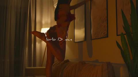 Snapshot of xxx_sunset chatting on 04.01.26 Molly online show from 04.01.26