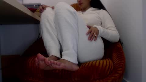 Lola online show from 02.20.25