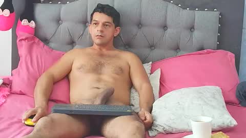 Snapshot of xxxcomplisesdelamor chatting on 12.22.25 Gabriela and Diego online show from 12.22.25