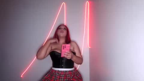 Snapshot of xxxenmascaradosxxx chatting on 11.16.25 Parejahot69 online show from 11.16.25