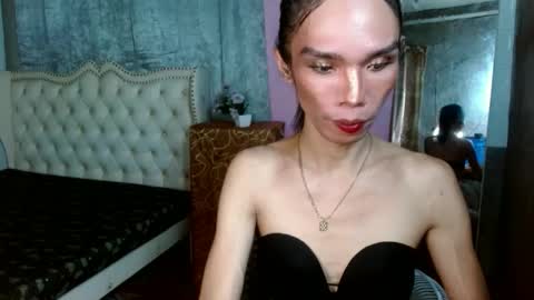 Snapshot of xxxfuckgirlyumsxxx chatting on 12.13.24 Your Princess Yums online show from 12.13.24