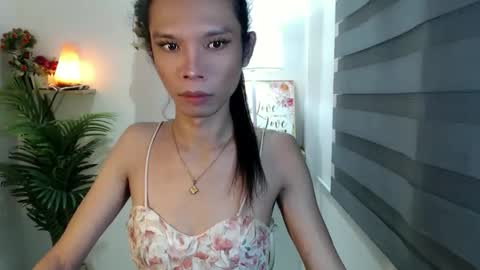 Snapshot of xxxfuckgirlyumsxxx chatting on 11.11.25 Your Princess Yums online show from 11.11.25