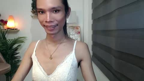 Snapshot of xxxfuckgirlyumsxxx chatting on 11.13.25 Your Princess Yums online show from 11.13.25