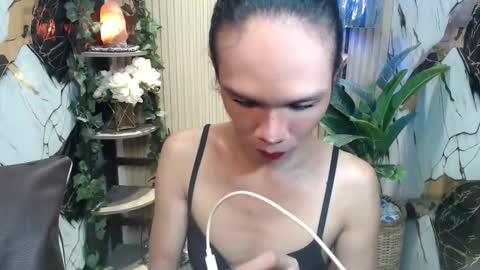 Snapshot of xxxfuckgirlyumsxxx chatting on 12.16.25 Your Princess Yums online show from 12.16.25