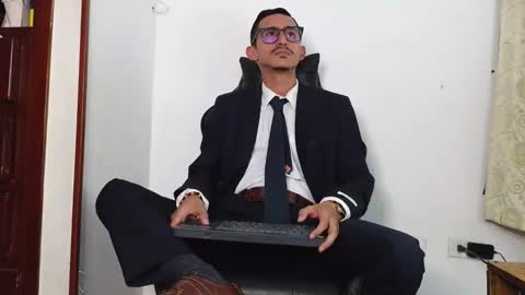 Snapshot of xxxhome_alonexxx chatting on 12.19.25 Kev online show from 12.19.25