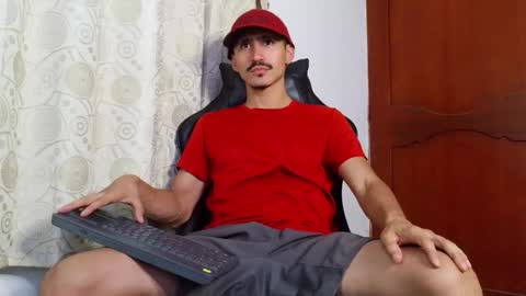 Snapshot of xxxhome_alonexxx chatting on 04.30.26 Kev online show from 04.30.26