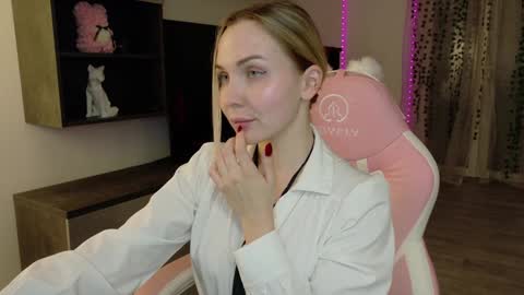 Snapshot of xxxhoneyxx chatting on 11.07.25 Onlyfanz online show from 11.07.25