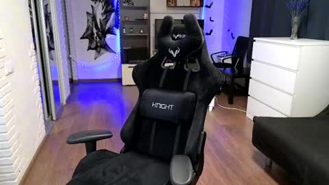 Snapshot of xxxkleoxxx chatting on 12.28.24 Alisa online show from 12.28.24