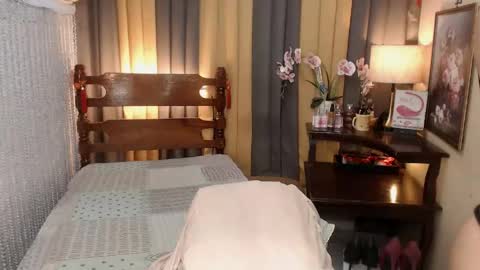 Snapshot of xxxmiss_cathyxxx chatting on 05.11.26 QUEENCY online show from 05.11.26