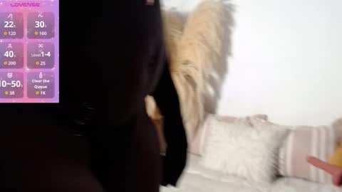 Snapshot of xyomarawild chatting on 10.13.25 xyomarawild online show from 10.13.25